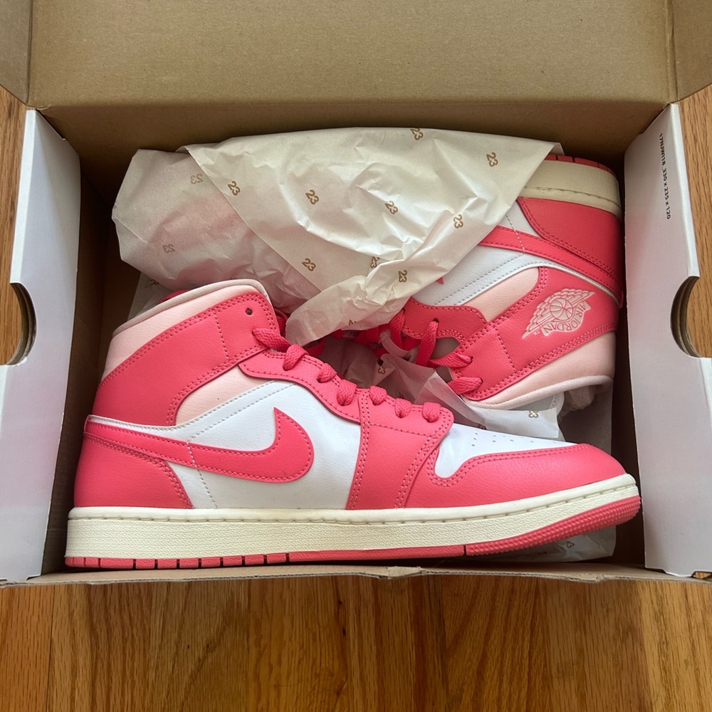 2024 Jordans Strawberries & Cream mens size 10 WORN ONCE